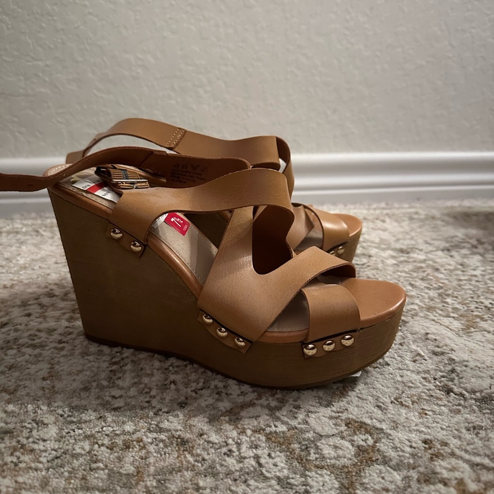 Fergalicious Fergie’s Women's Tan Wedge Sandals (NO BOX)